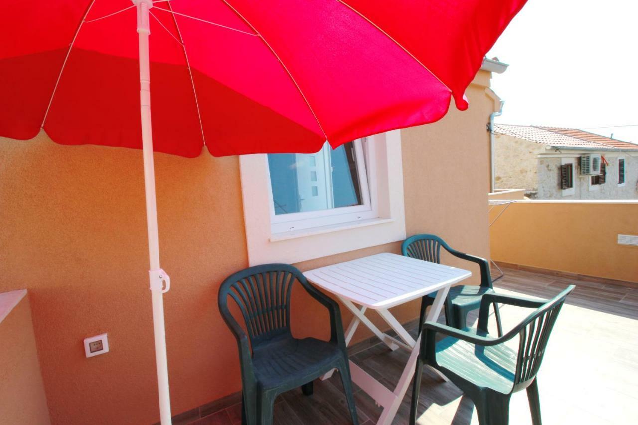 Apartment Sara With Seaview Petrcane Buitenkant foto
