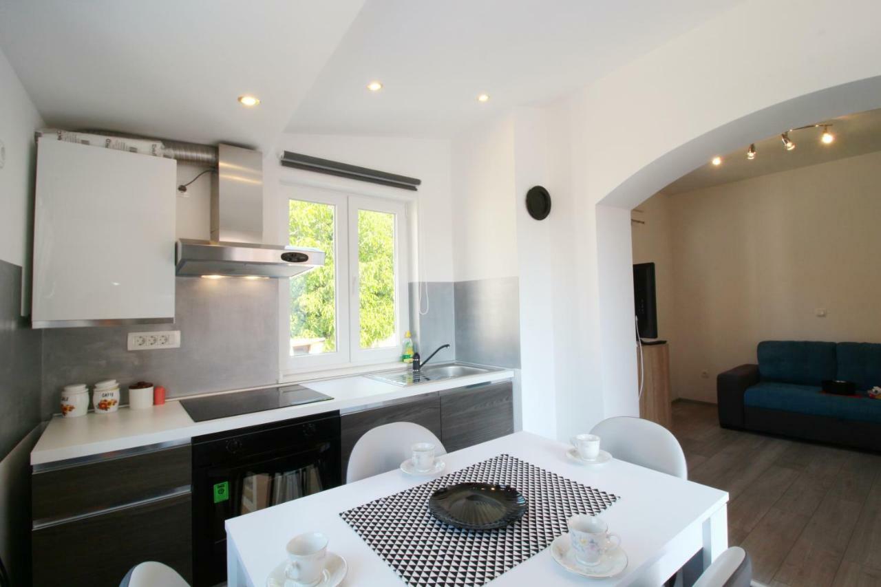 Apartment Sara With Seaview Petrcane Buitenkant foto