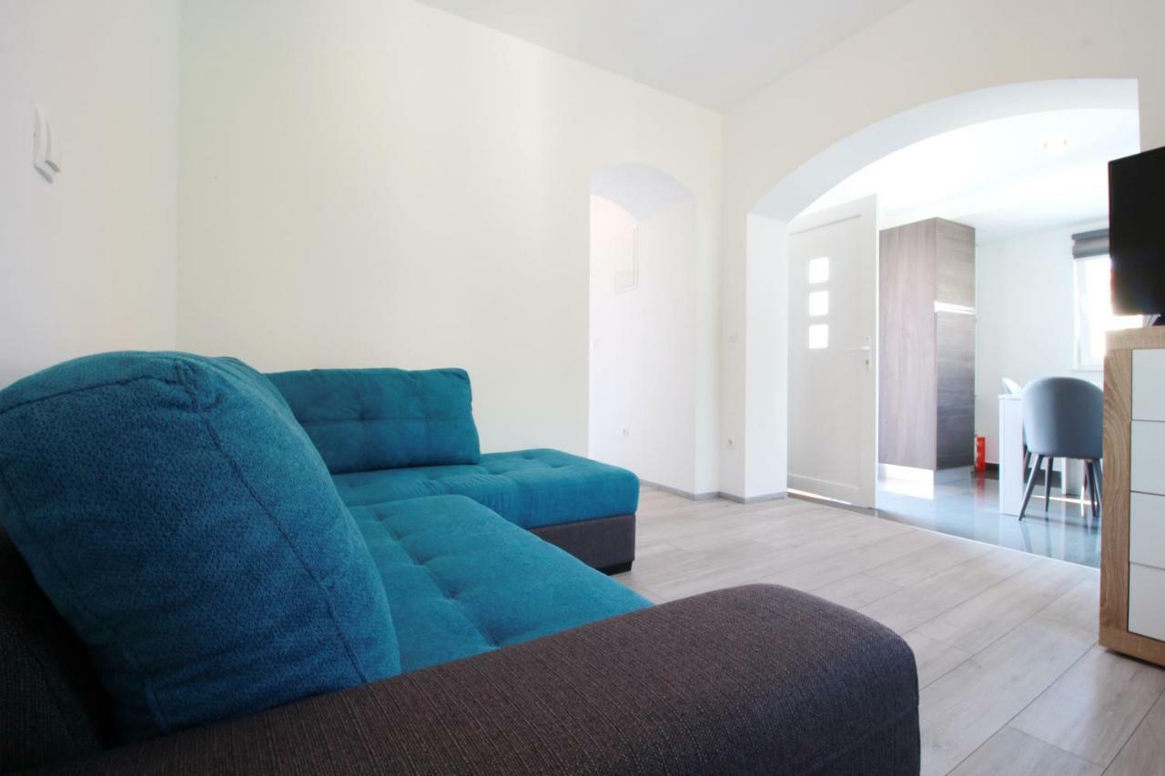 Apartment Sara With Seaview Petrcane Buitenkant foto
