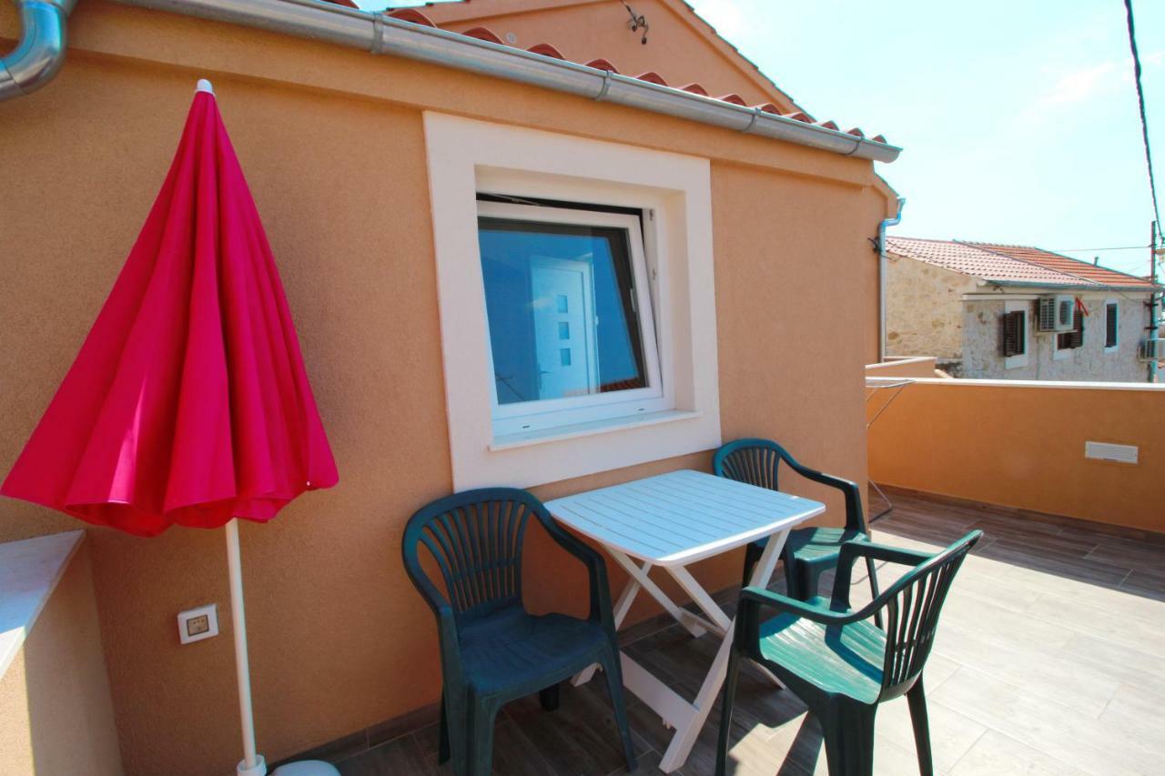 Apartment Sara With Seaview Petrcane Buitenkant foto