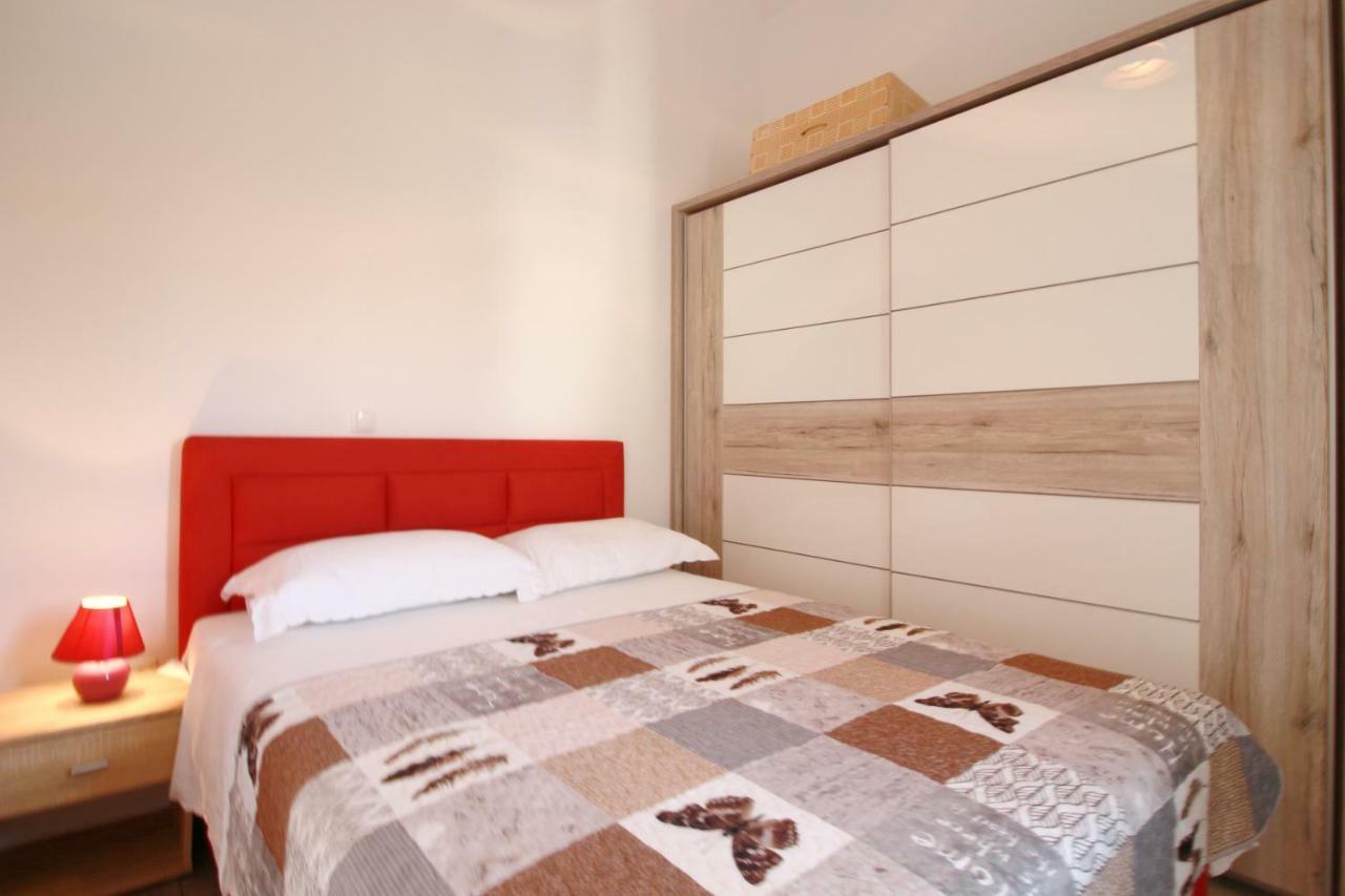 Apartment Sara With Seaview Petrcane Buitenkant foto